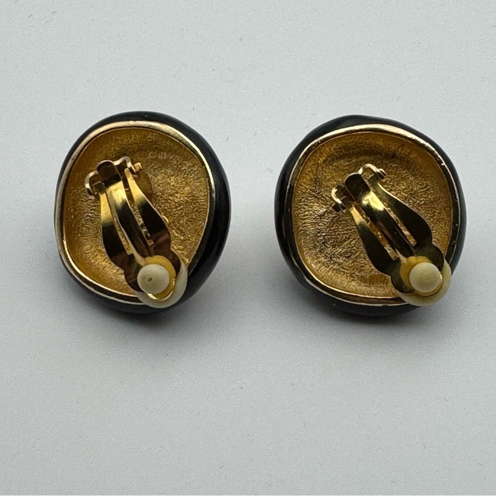 AFJ Clip on Gold Tone Faux Pearl Vintage Clip on Earrings - Picture 3 of 4
